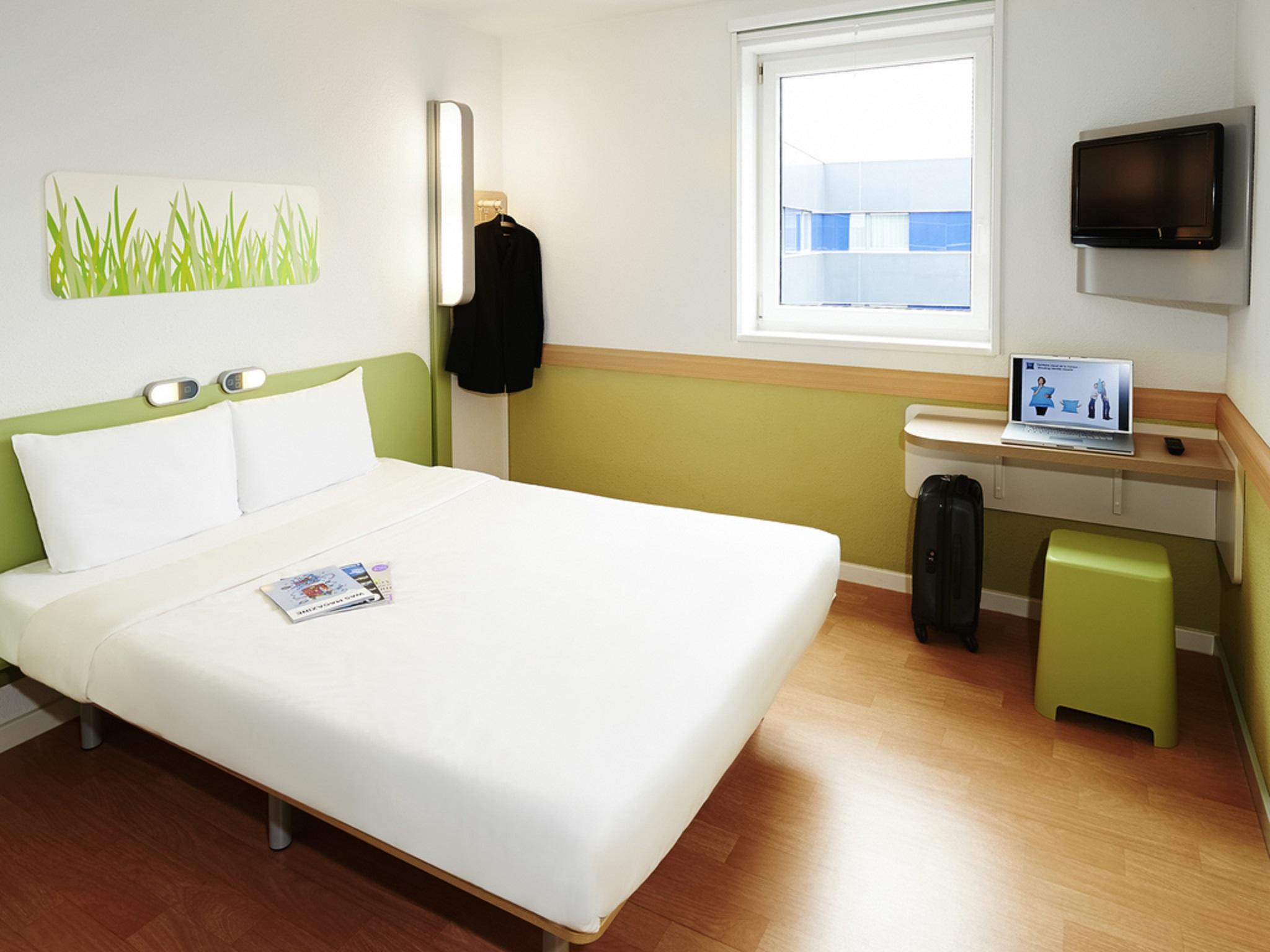 Ibis Budget Lleida Bagian luar foto
