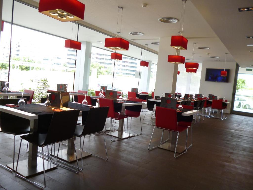 Ibis Budget Lleida Bagian luar foto