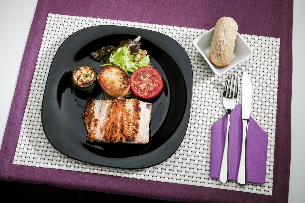 Ibis Budget Lleida Bagian luar foto