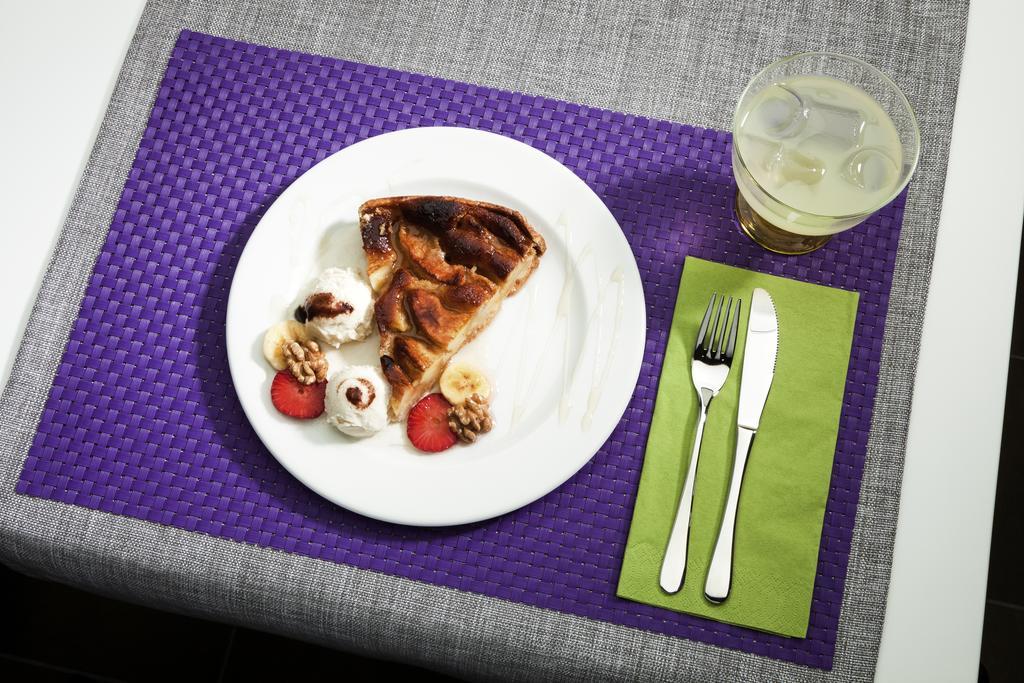 Ibis Budget Lleida Bagian luar foto