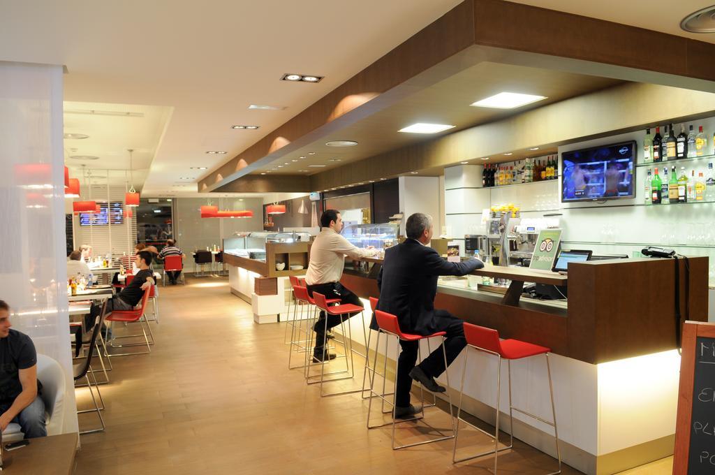 Ibis Budget Lleida Bagian luar foto