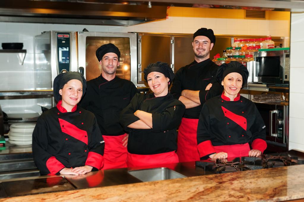 Ibis Budget Lleida Bagian luar foto