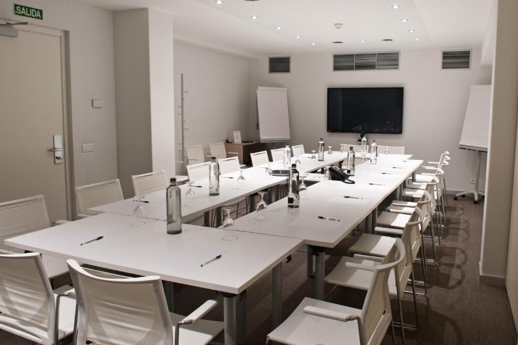 Ibis Budget Lleida Bagian luar foto