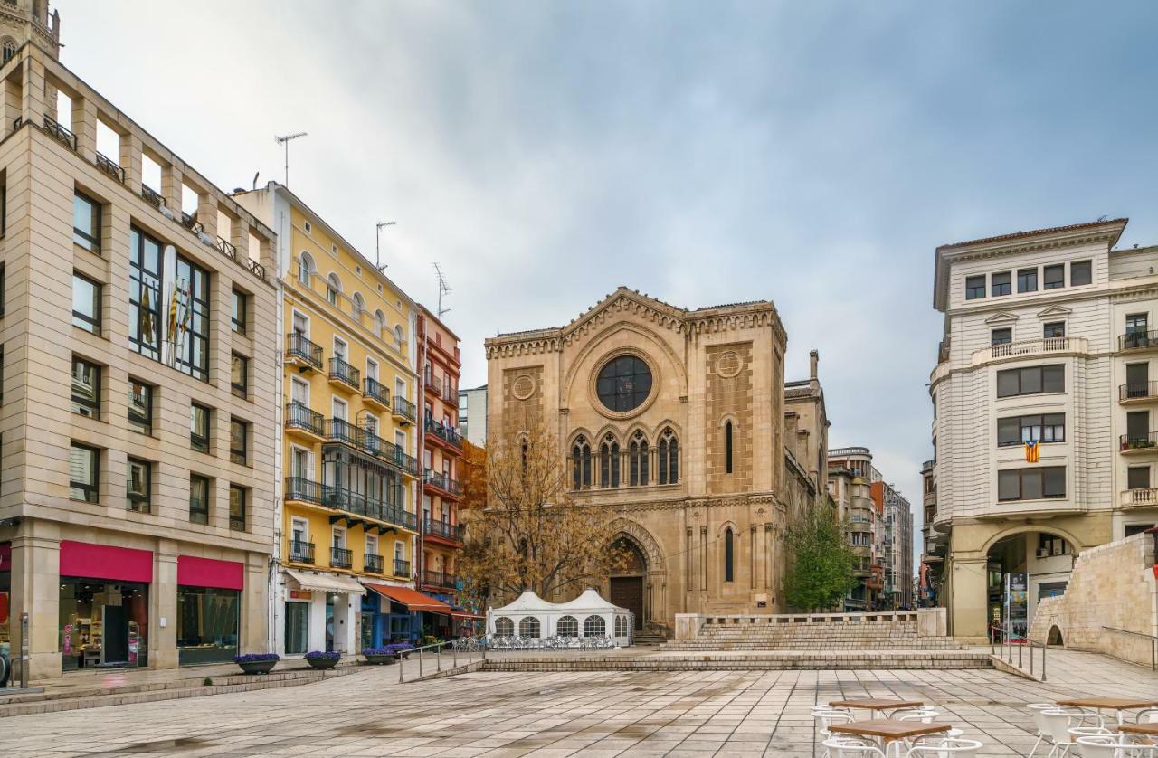 Ibis Budget Lleida Bagian luar foto