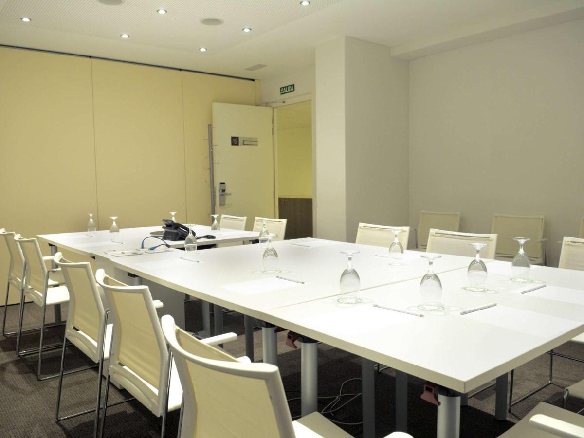 Ibis Budget Lleida Bagian luar foto