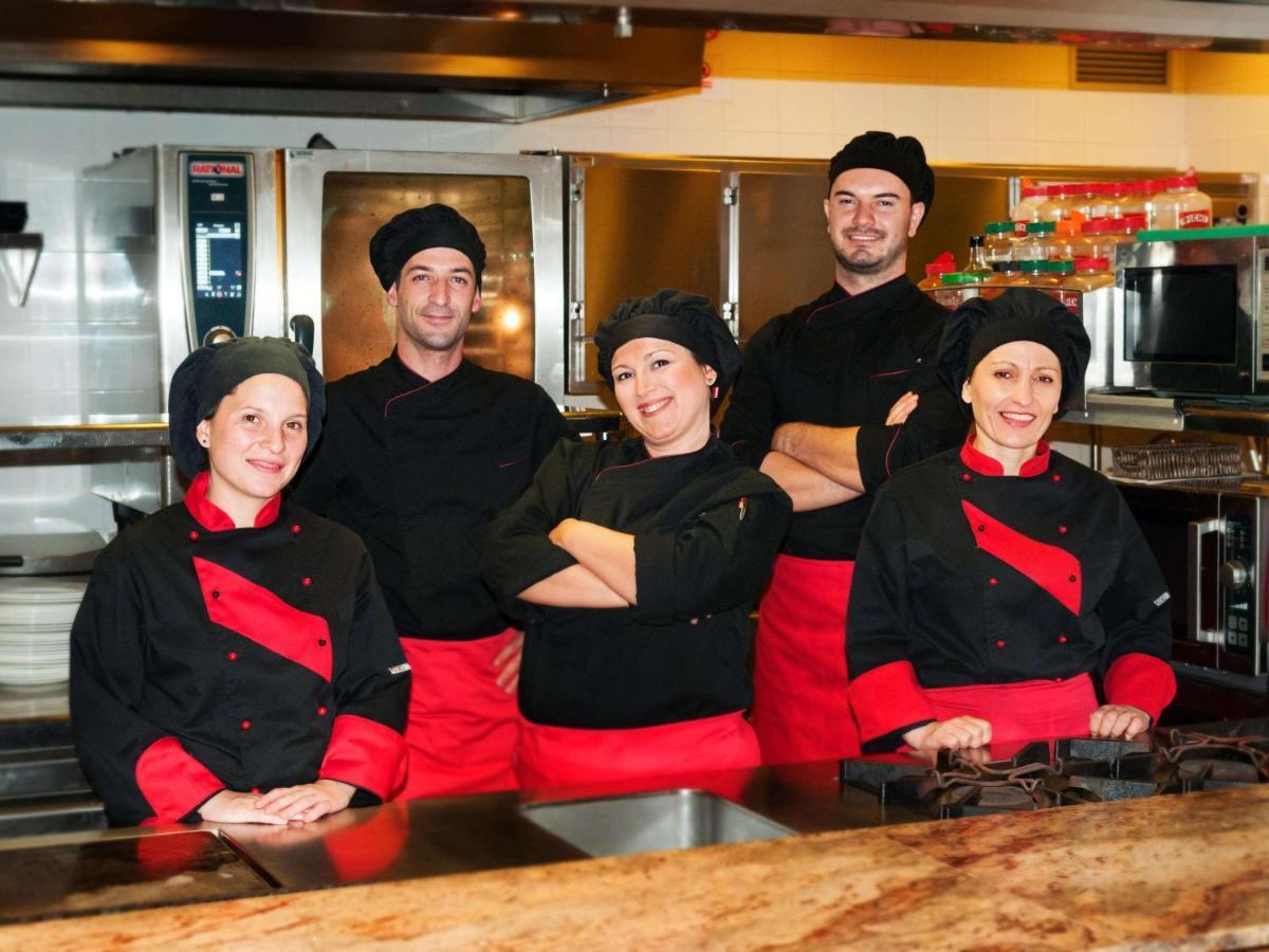 Ibis Budget Lleida Bagian luar foto