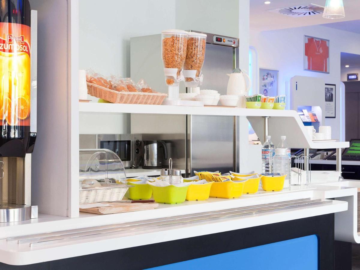 Ibis Budget Lleida Bagian luar foto